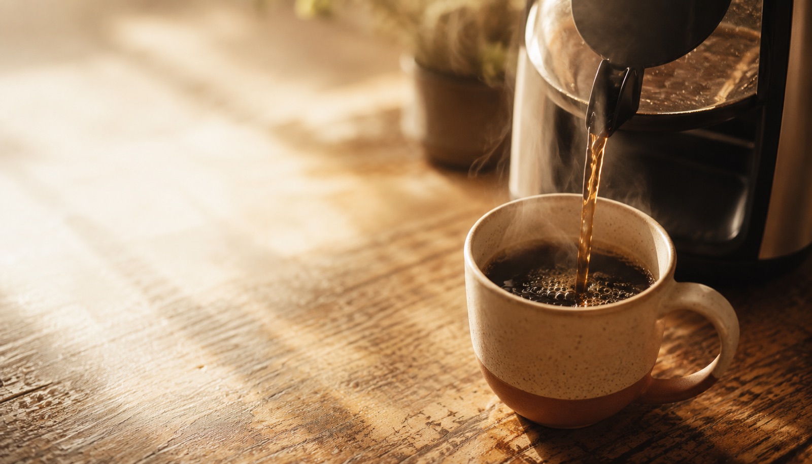 コーヒーメーカー全自動と手動、どちらが自分に合うのか